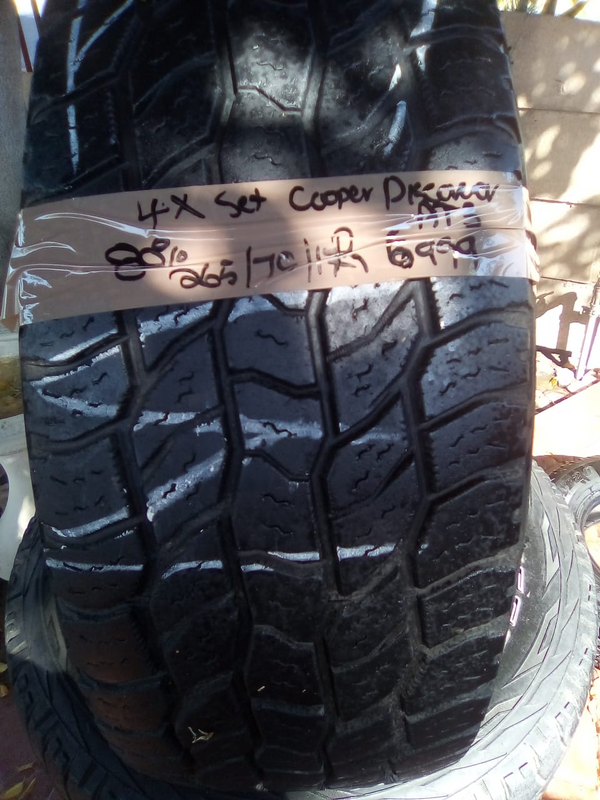 4xCooper Discoverery AT3 tyres 265/70/17 80%