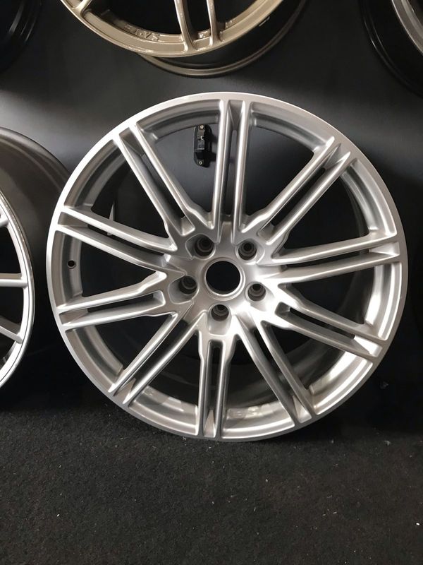 21” OEM Porsche Cayenne Wheels (Silver) 5x130PCD w/ Pirelli tyres 80%tread