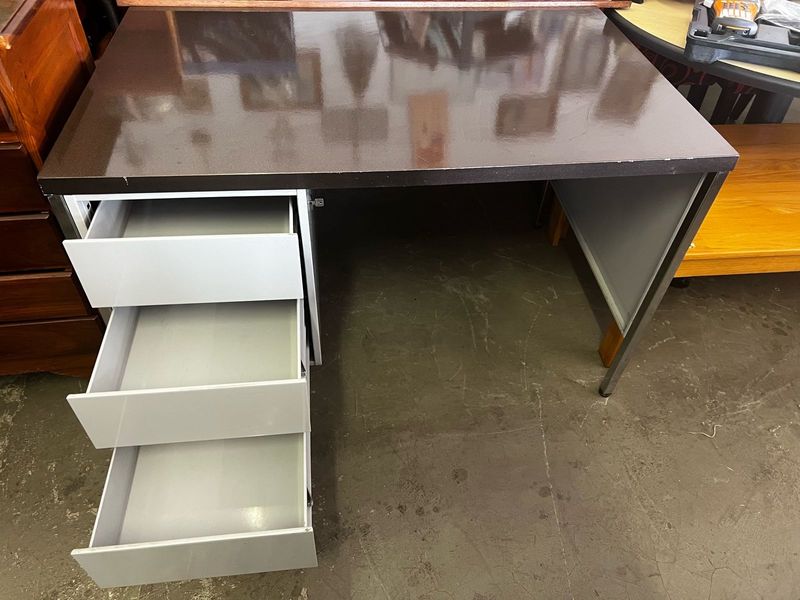 Steel Office Desk With Drawers