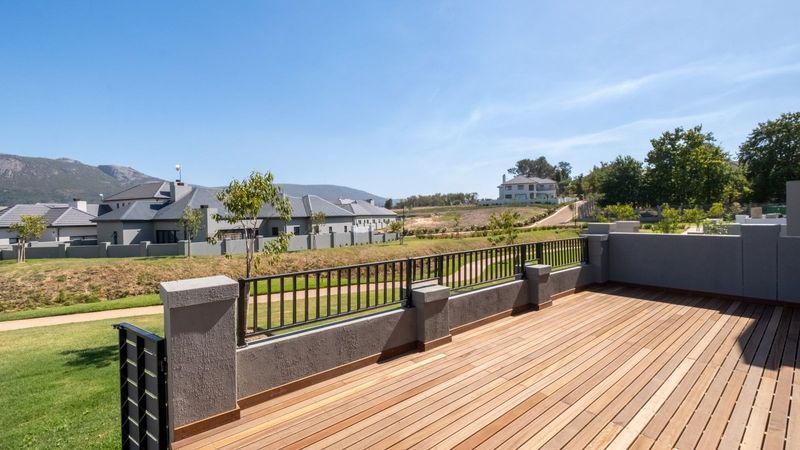 Beautiful Modern Newly Build Home with Stunning Views of Paarl Mountain.