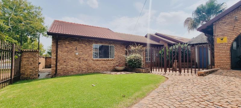 .DALPARK - 5 BEDROOM FAMILY HOME - .R 2 175 000.00neg