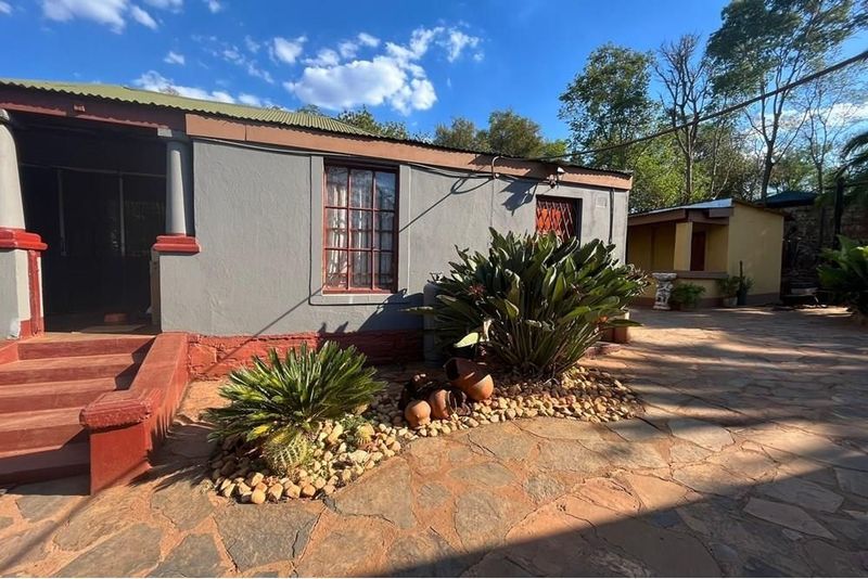 Small farm for sale in Groot Marico area with plenty on offer.