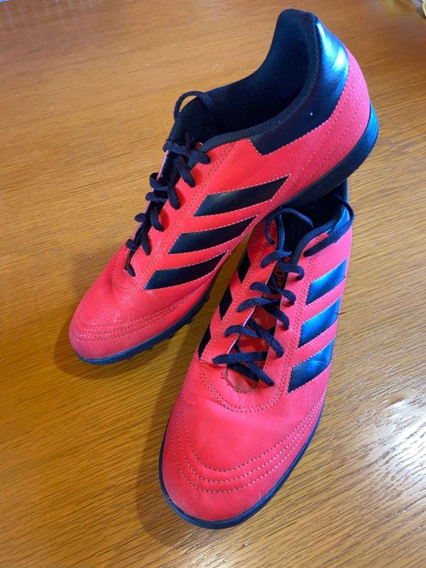 Adidas soccer/hockey boots