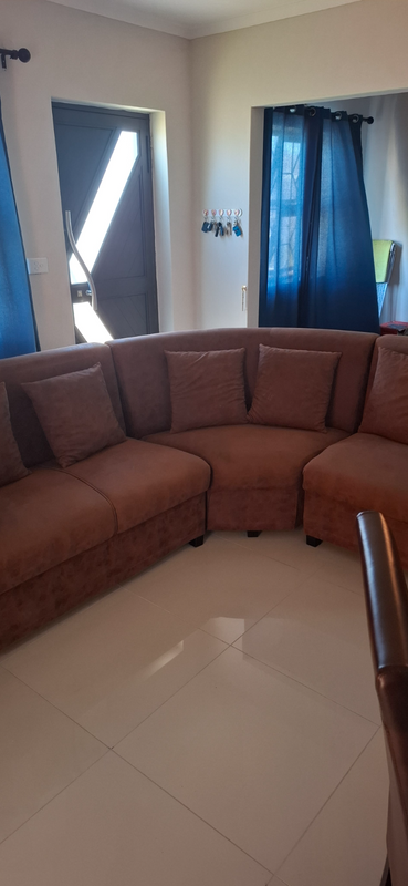 6 seater lounge suite (Brown)