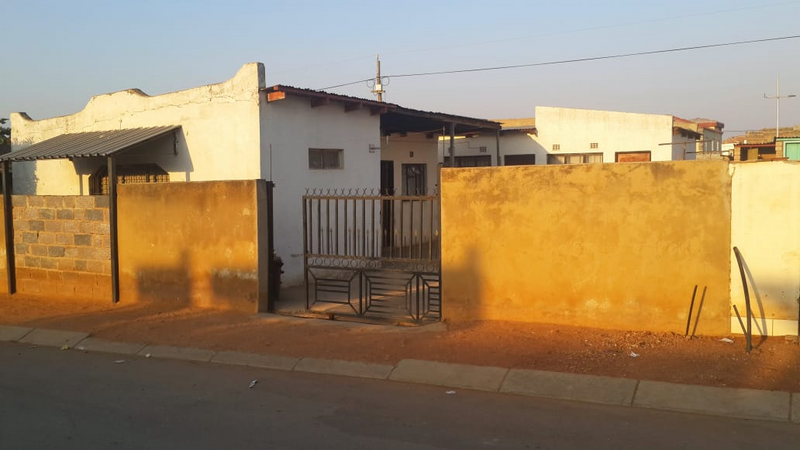 PRICE NEGOTIABLE……… I AM SELLING MY HOUSE IN TEMBISA ENHLAZINI WITH TENANTS TO B EVICTED