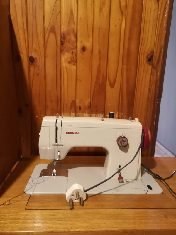 Bernina Sewing Machine with cabinet/table