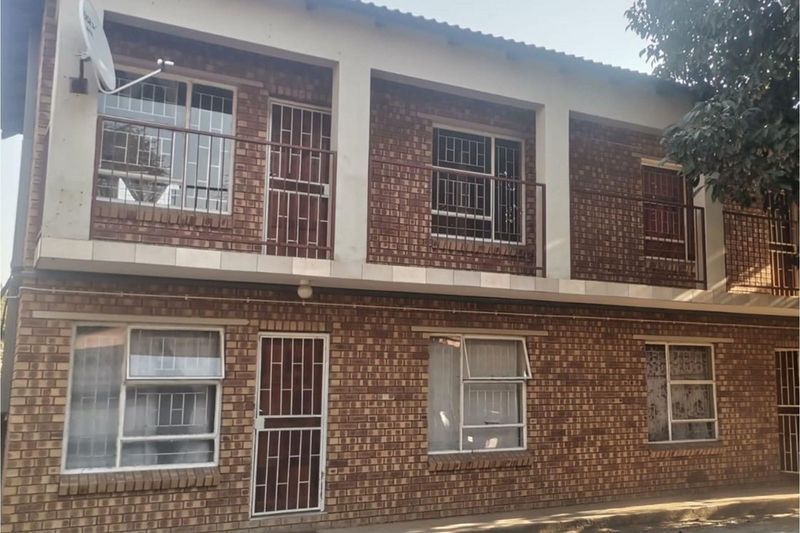 Residential Property with multiple Units for Sale Rustenburg Oos Einde