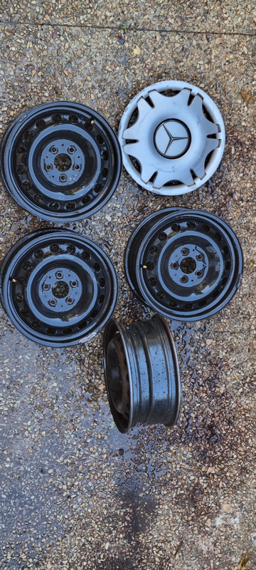 [4x16 inch steel rims] &#43; [1 x Mercedes Vito hubcap]