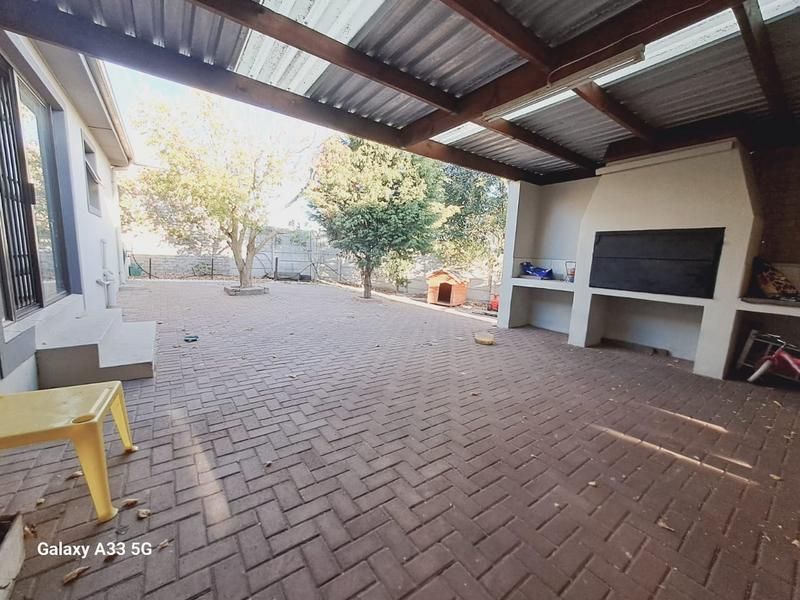 MODERN FAMILY HOME IN QUIET CUL-DU-SAC - Protea Heights, Brackenfell