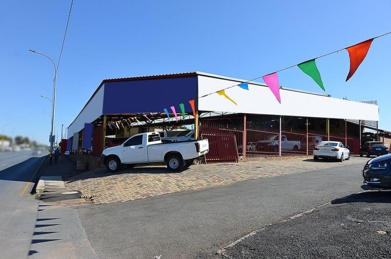 Prime Motor Retail Premises on Johannesburg&#39;s Busiest Road