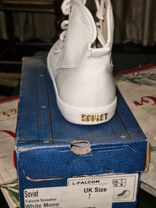 Soviet Falcon Sneaker mono white