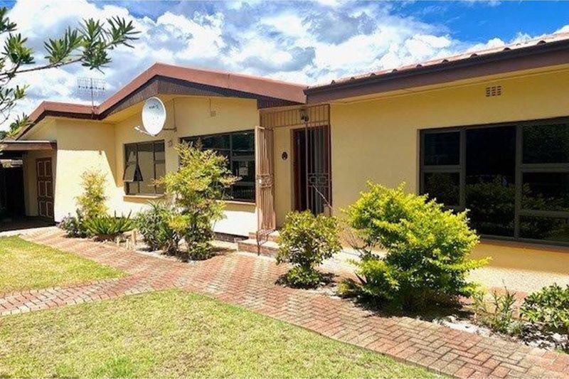Spacious Family Haven with Private Flatlet