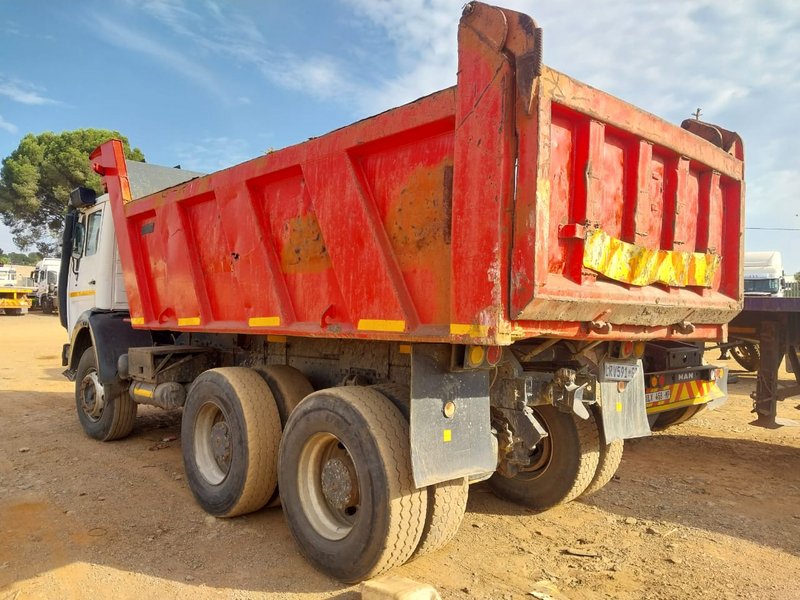 Mercedes benz 2624 10 cube tipper in an immaculate condition for sale at an affordable price