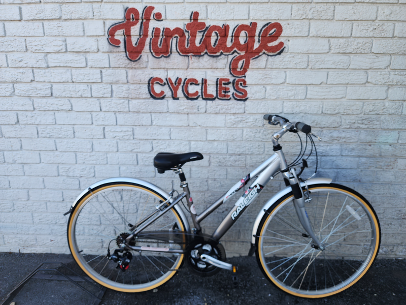 Imported Pre-Owned Vintage Raleigh P4000 Alu - 21 Speed - R3999