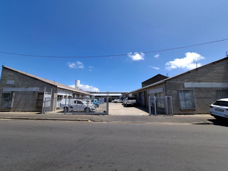 Versatile 141m2 Warehouse For Rent in Maitland, Cape Town