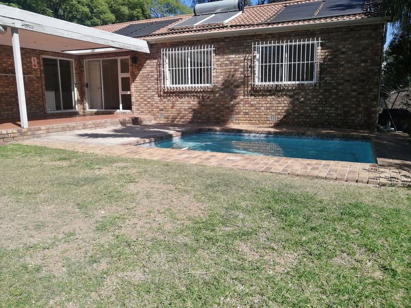 Well positioned large family home/ Company HQ in Bryanston