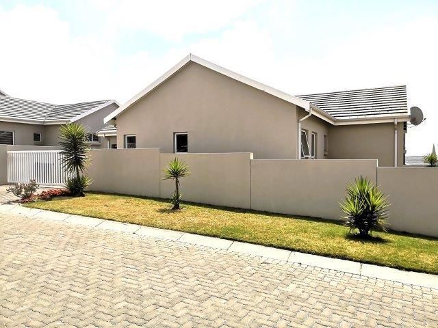 3 Bedroom House For Sale in Blue Hills