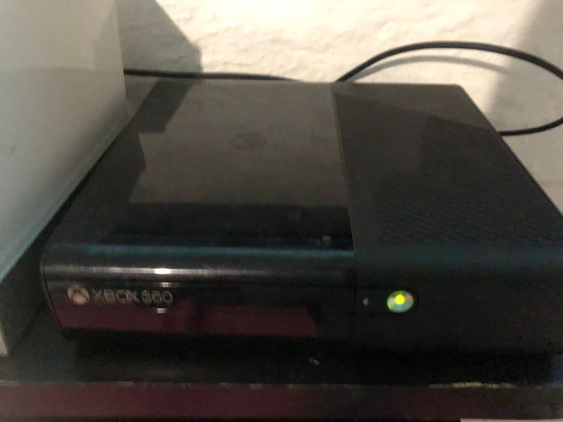 Sony Xbox 360 with 30 games and two controllers