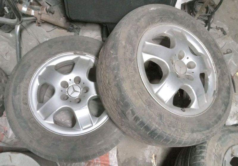 Mercedes 17inch Rims with tyres For Sale