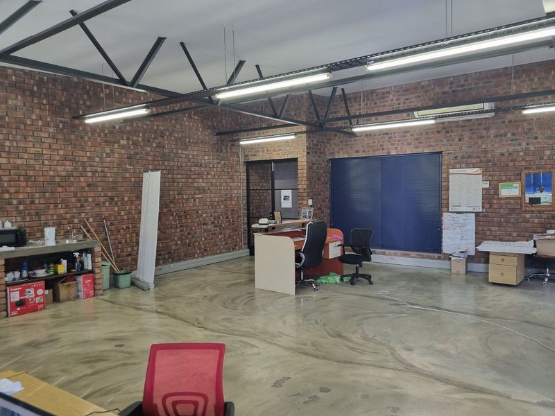 85m² Commercial To Let in Salt River at R113.00 per m²