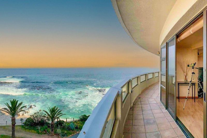 Apartment For Sale in Sea Point, Cape Town