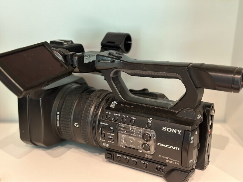 Sony HXR-NX100 Compact Full HD Camcorder