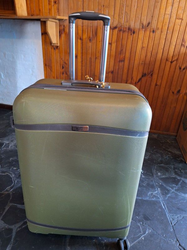 Travel lugguage/ suitcases for sale R500.00 each or both for R800.00