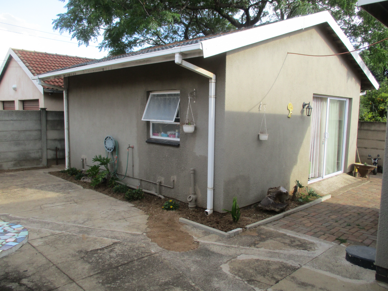 Garden cottage -flat to let, Ontdekkers park