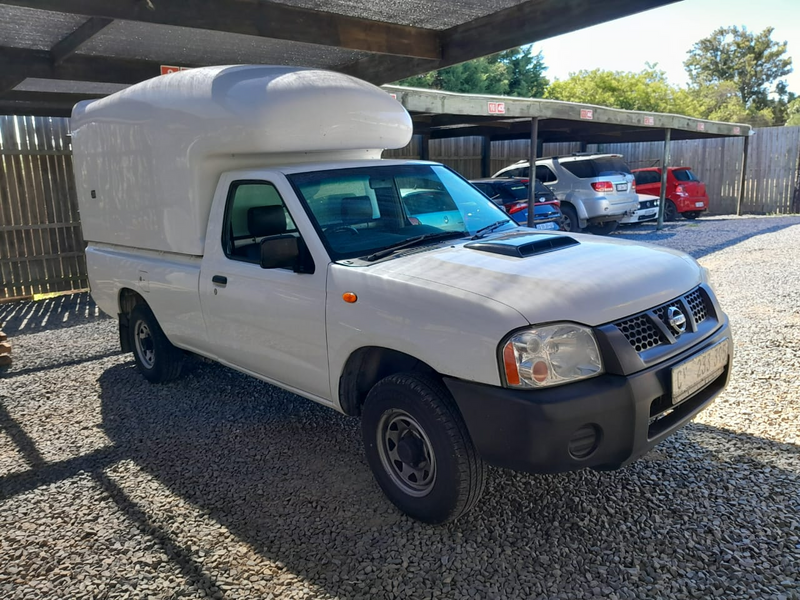 2017 Diesel Nissan NP300 Single Cab with Bubble/Space Saver Canopy