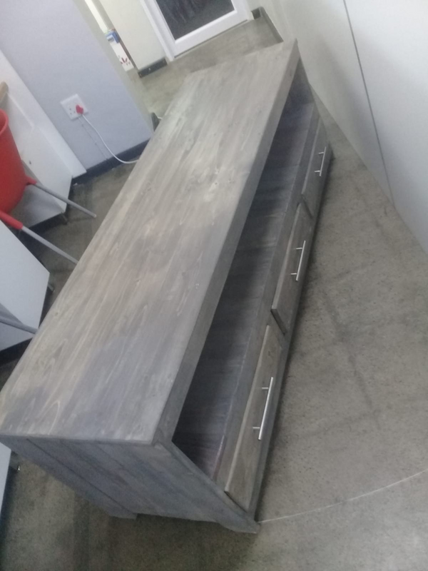 TV STANDS /PLASMA ST