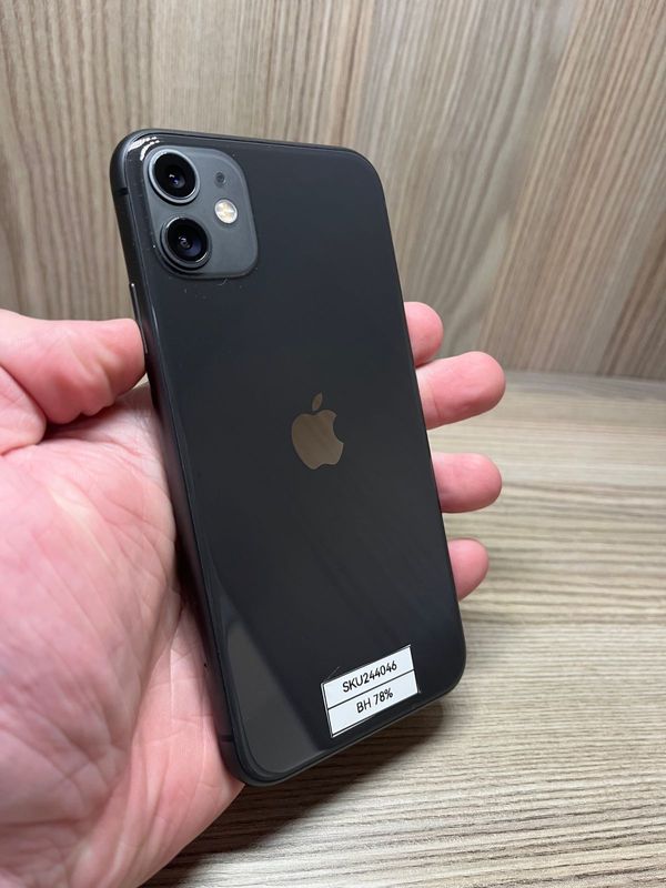iPhone 11 64 GB Black Available - (Great condition) (R5500)