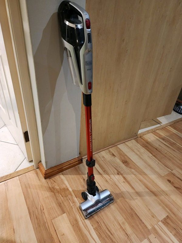 Black and Decker 3 in 1 21.6V Cordless Vacuum