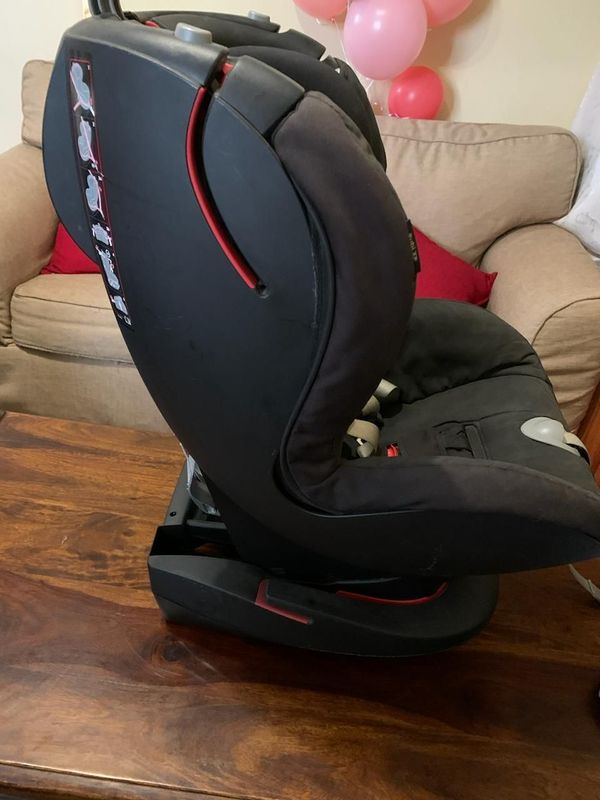 Maxi Cosi Baby Seat needs to go make an offer