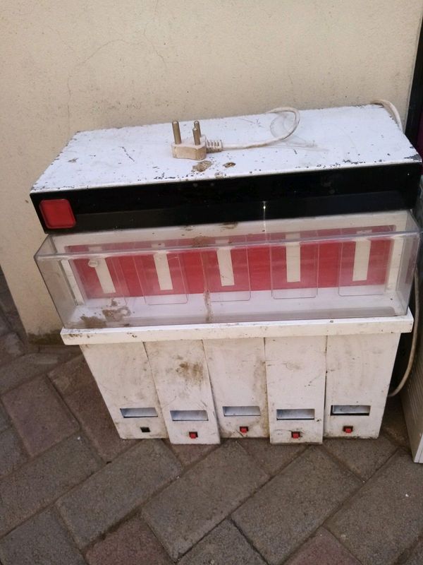 Vintage sigerete vending machine for R200 Take as is no key for lock but works whatsapp 0615035723