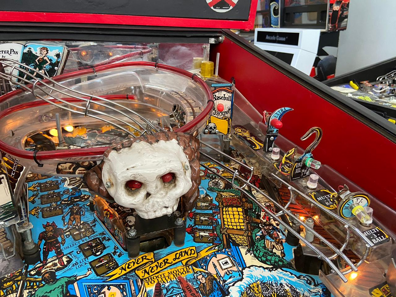 Hook pinball machine by DATA EAST for Sale