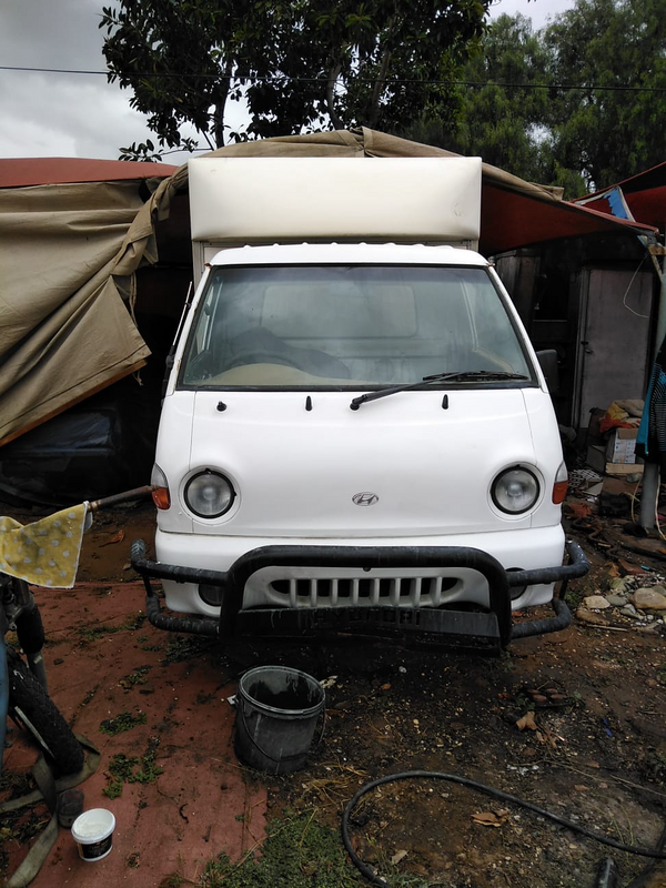 Bargain; 1999 Hyundai H100 with cooler Canopy      INCOMPLETE PROJECT