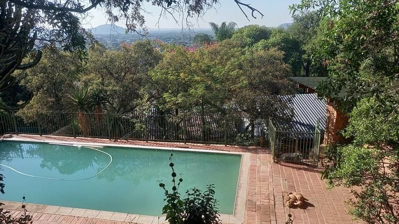 5-Bedroom Family Home on the Magalies Mountain overlooking Pretoria North