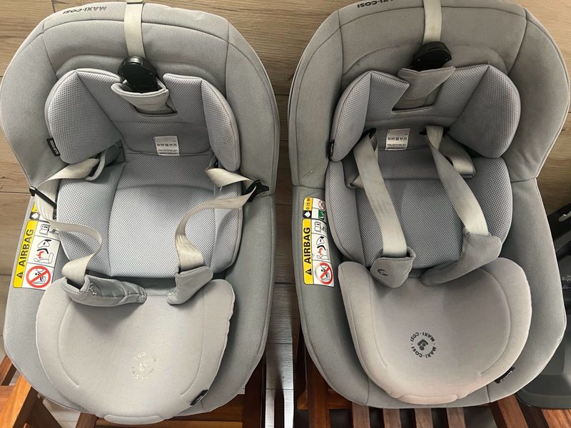 Maxi cosi pearl pro 2 with i s ofix bases (two available)
