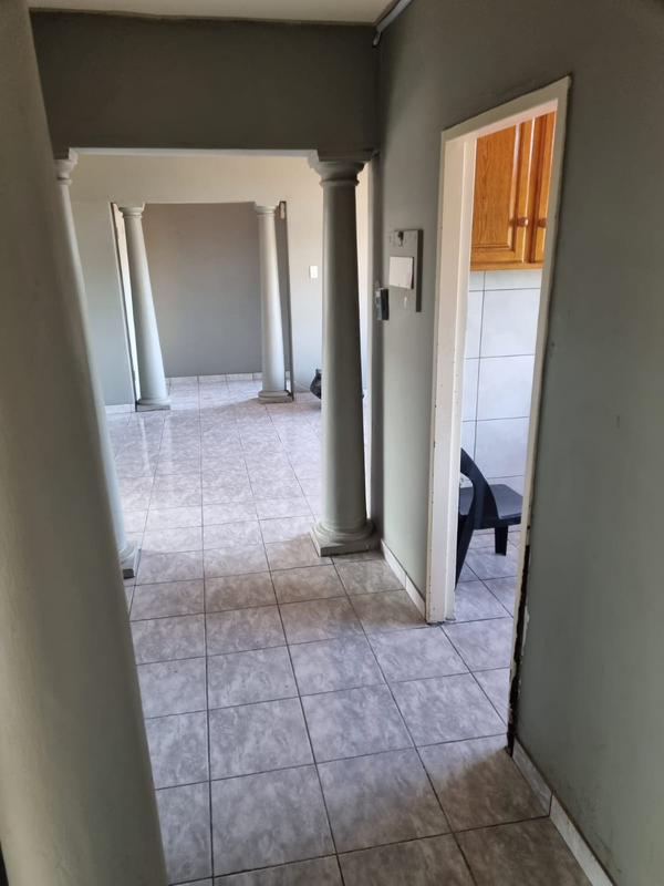 A room is available in a 4 bedroom apartment