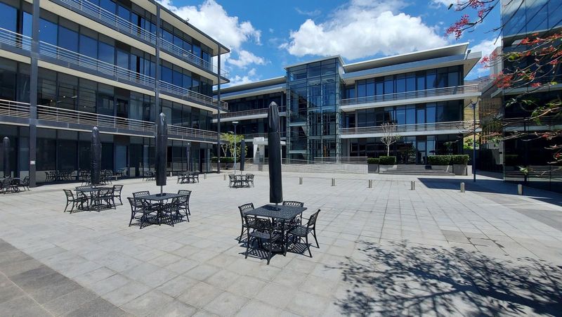 327m2 OFFICE TO LET IN THE BOULEVARD