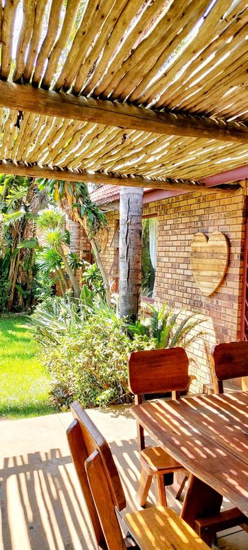 FURNISHED upmarket secure 3 bedroom cluster home&amp;landscaped garden in Die Hoewes, Centurion