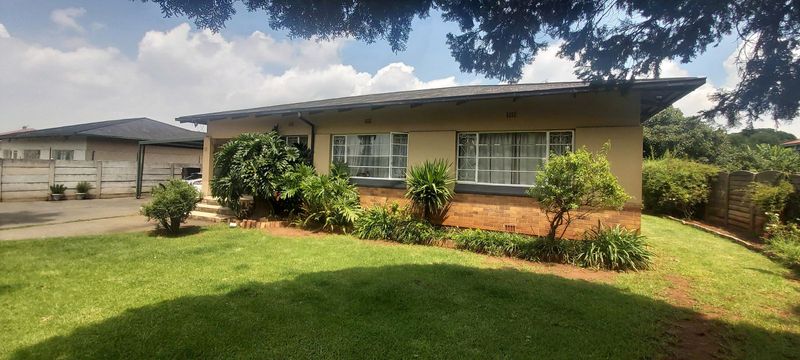 5 Bedroom and 3 Bathroom property for sale in Kempton Park