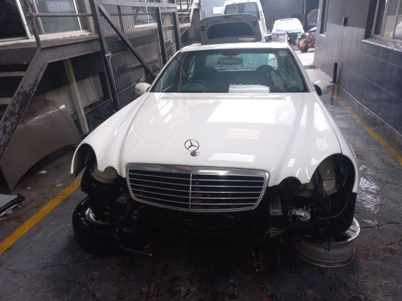 Mercedes-Benz W211 E55 AMG (M113) 2004 stripping for spares