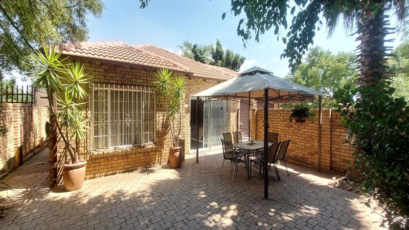 The Perfect 2 bedroom unit on a large stand in Radiokop