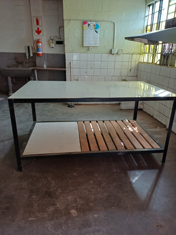SIGNWRITERS TABLE 2,1M X 1,2M