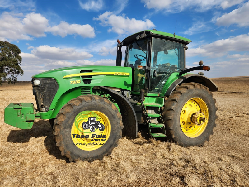 2012 John Deere 7830