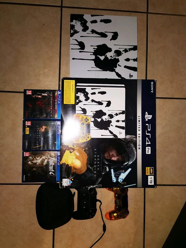 PS4 PRO CONSOLE &#43; GAMES AND EXTRA RAZER CONTROLLER