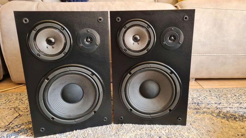 Yamaha NS-A636 Bookshelf speakers