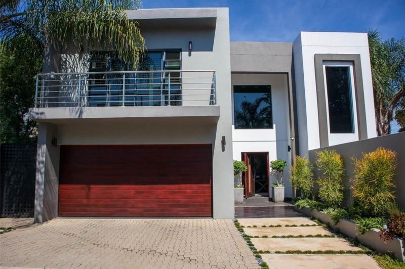 Full-title 3 bedroom family home for sale in Bryanston