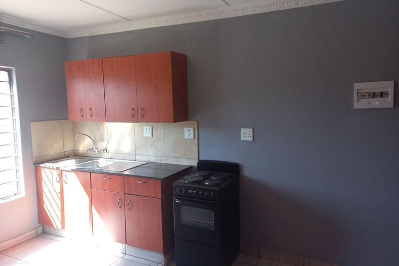 2 Bedrooms Apartment available for rental in Jabulani
